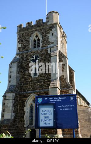 San Giovanni Battista, Stanbridge, Bedfordshire, è principalmente costruito di pietra calcarea e con alcune parti della pietra Totternhoe. Foto Stock