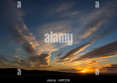 Tramonto dalla collina di Rigifa', nei pressi del villaggio di Mey, Caithness in Scozia, Regno Unito Foto Stock