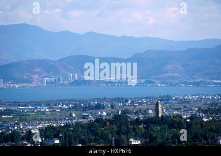 Lago Erhai come visto da di Chong Sheng tempio Foto Stock