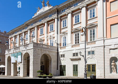 Trieste, 26 Agosto, 2016: l'opera house si trova a Trieste, Italia, chiamato dopo il compositore Giuseppe Verdi. Essa è il principale teatro di Trieste Foto Stock