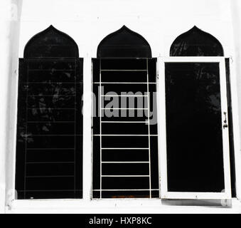 Windows con forma a cupola islamica come edificio caratteristico foto scattata a Giacarta Indonesia Foto Stock