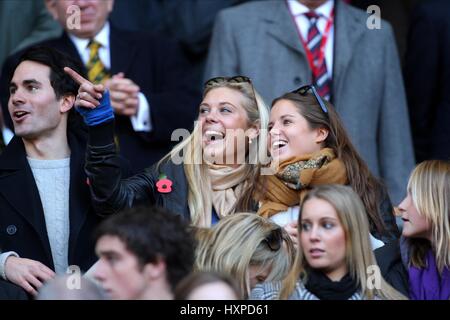 CHELSY DAVY con gli amici il principe Harry la fidanzata a Twickenham MIDDLESEX INGHILTERRA 07 Novembre 2009 Foto Stock