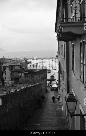 Tipiche italiane norrow street Foto Stock