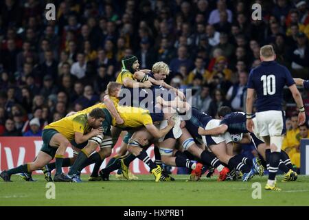 AUSTRALIA SCOZIA SCRUM AUSTRALIA V SCOZIA AUSTRALIA V SCOTLAND TWICKENHAM Londra Inghilterra 18 Ottobre 2015 Foto Stock