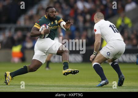 TENDAI MTAWARIRA MIKE BROWN INGHILTERRA V SUD AFRICA INGHILTERRA V SUDAFRICA TWICKENHAM Londra Inghilterra 12 Novembre 2016 Foto Stock