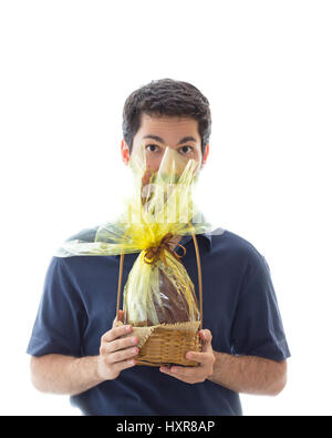 Questo giovane di faccia è parzialmente nascosto da cioccolato coperto di guscio d'uovo. Per celebrare le vacanze con doni e tradizione Foto Stock