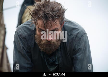 Data di rilascio: Aprile 14, 2017 Titolo: la città perduta di Z STUDIO: Amazon Studios direttore: James Gray trama: una vera vita di dramma, il centraggio sul British explorer Col. Percival Fawcett, scomparso durante la ricerca di una misteriosa città in Amazzonia nel 1920s starring: Robert Pattinson come Henry Costin (credito: © Amazon Studios/Entertainment Immagini) Foto Stock