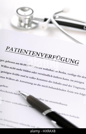 Paziente, possesso Patientenverfügung Foto Stock