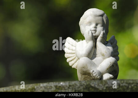 Germania, Amburgo, villaggio Ohls, Ohlsdorfer, grave, tombe, cimitero, pietra tombale, lapidi, cimiteri, figura, figure, donna, Engel, Angelo figura Foto Stock