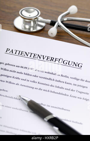 Paziente, possesso Patientenverfügung Foto Stock