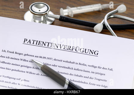 Paziente, possesso Patientenverfügung Foto Stock