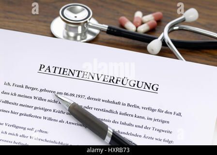 Paziente, possesso Patientenverfügung Foto Stock