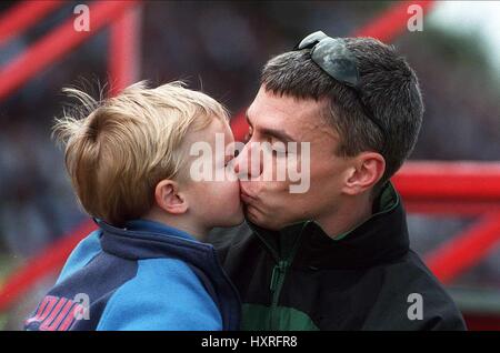 JONATHAN EDWARDS FIGLIO SAM BUPA GIOCHI GATESHEAD BUPA GIOCHI GATESHEAD 30 Giugno 1996 Foto Stock