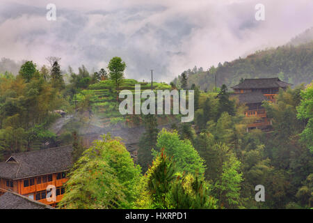 Dazhai Yao villaggio, vicino a Longsheng, provincia di Guangxi, a sud-ovest della Cina. Dal 3 aprile 2010. Campi di riso terrazzati sul pendio di una collina, Jinkeng campi terrazzati, Guan Foto Stock