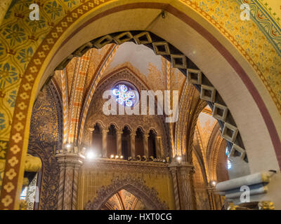 Budapest, Ungheria - 22 Marzo 2017. L'interno della chiesa di San Mattia, una delle famose attrazioni in Ungheria. Si trova nella zona di Ungheria Ca Foto Stock