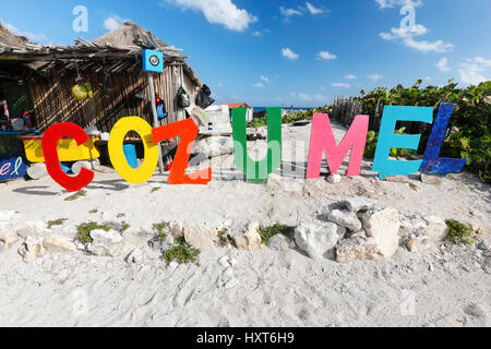 Colorfil Cozumel segno sulla spiaggia Foto Stock