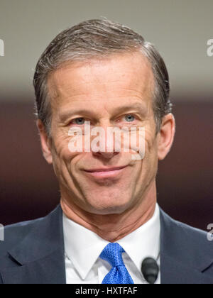 Washington, Stati Uniti d'America. 30 Mar, 2017. Stati Uniti il senatore John Thune (Repubblicano del Sud Dakota) appare prima til Senato Comitato delle Forze Armate a sostegno di til nomina di ex rappresentante statunitense Heather A. Wilson (Repubblicano del New Mexico) a essere il Segretario di til Air Force al Campidoglio di Washington il giovedì 30 marzo, 2017. Credito: MediaPunch Inc/Alamy Live News Foto Stock