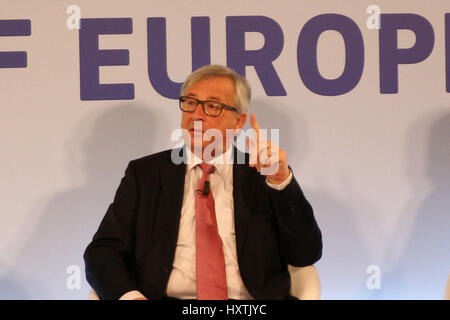 La Valletta, Malta. 29 Mar, 2017. Il Presidente della Commissione Europea Jean Claude Juncker assiste il dialogo pubblico del futuro dell'Europa a La Valletta, capitale di Malta, 29 marzo 2017. Credito: Yuan Yun/Xinhua/Alamy Live News Foto Stock