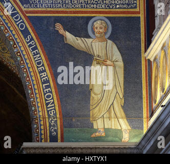 San Pietro in mosaico della basilica di San Paolo fuori le Mura a Roma, Italia Foto Stock