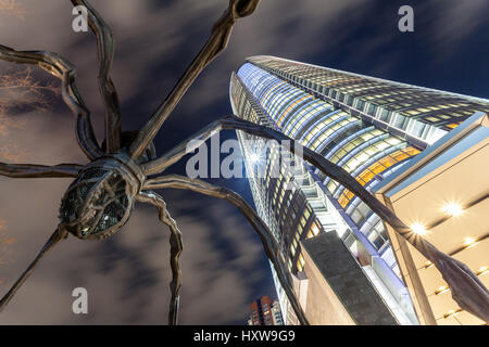 Spider scultura a Mori Tower, Roppongi Hills a Tokyo in Giappone. Foto Stock