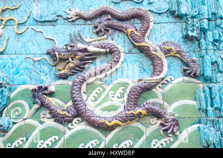 Nove Dragon vista dello schermo nella Città Proibita di Pechino, Cina Foto Stock