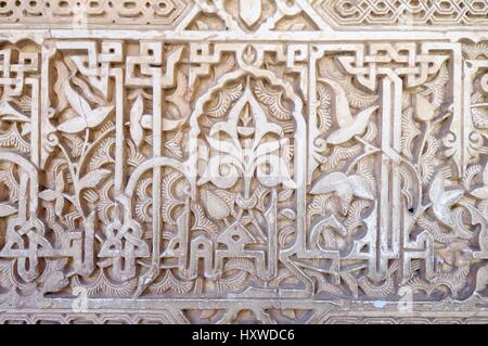 Primo piano di una parete in gesso nell'Alhambra Palace, Granada, Andalusia, Spagna Foto Stock