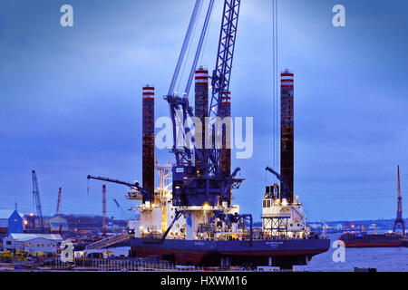 Il programma di installazione di mare A2SEA jack up rig turbina eolica installer Foto Stock