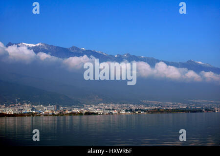 Dali, come visto dal Lago Erhai Foto Stock