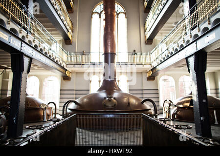 All'interno della vecchia fabbrica di birra Carlsberg a Copenhagen, in Danimarca. La birreria è stata fondata nel 1847 ed è stata convertita in un moderno centro per i visitatori. Foto Stock