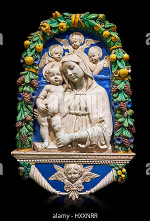 Terracotta smaltata pannello di rilievo della Vergine con il Bambino e i cherubini, Andrea della Robbia, Firenze circa 1435-1525. Inv campana 32, il museo del Louvre Foto Stock