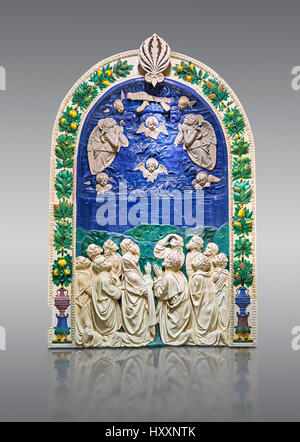 Terracotta smaltata pannello di rilievo, l'Ascensione, c.1490, la chiesa di Sant'Agostino , Citta de Castello, da Andrea della Robbia di Firenze, Museo del Louvre Foto Stock