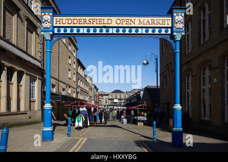 Vittoriano mercato aperto, Byram St, Huddersfield Town Center di un grande mercato comune metropolitan borough Kirklees, West Yorkshire, Inghilterra. Regno Unito. Foto Stock