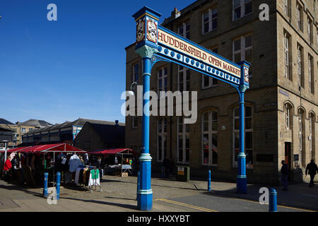 Vittoriano mercato aperto, Byram St, Huddersfield Town Center di un grande mercato comune metropolitan borough Kirklees, West Yorkshire, Inghilterra. Regno Unito. Foto Stock