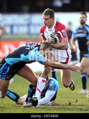 PETER FOX VA PASSATO MICHAEL PL BRADFORD V della carena KR Grattan Stadium Bradford Inghilterra 15 Febbraio 2009 Foto Stock