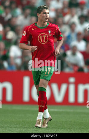 CRISTIANO RONALDO PORTOGALLO V GRECIA DRAGAO Porto Portogallo 13 giugno 2004 Foto Stock