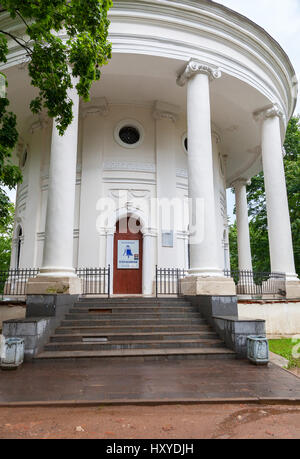 Valdai, Russia - agosto 17, 2015: Caterina la Grande martire chiesa (1793). Museo delle campane di Valdai, Russia Foto Stock