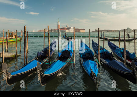 La molla nel pomeriggio il sestiere di San Marco, Venezia, Italia. Chiesa di San Giorgio Maggiore della distanza. Foto Stock