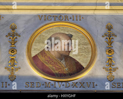 L'icona sulla cupola con l immagine del Papa Vittore III, nato Dauferio, basilica di San Paolo fuori le Mura a Roma, Italia Foto Stock