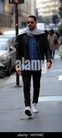Marco Borriello fuori shopping a Milano con: Marco Borriello Dove: Milano, Italia Quando: 27 Feb 2017 Credit: IPA/WENN.com * * disponibile solo per la pubblicazione in UK, USA, Germania, Austria, Svizzera** Foto Stock