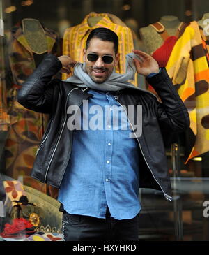 Marco Borriello fuori shopping a Milano con: Marco Borriello Dove: Milano, Italia Quando: 27 Feb 2017 Credit: IPA/WENN.com * * disponibile solo per la pubblicazione in UK, USA, Germania, Austria, Svizzera** Foto Stock