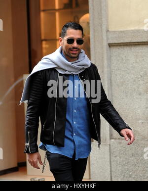Marco Borriello fuori shopping a Milano con: Marco Borriello Dove: Milano, Italia Quando: 27 Feb 2017 Credit: IPA/WENN.com * * disponibile solo per la pubblicazione in UK, USA, Germania, Austria, Svizzera** Foto Stock