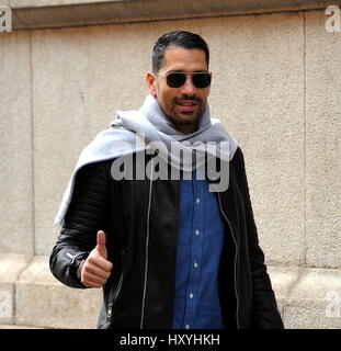 Marco Borriello fuori shopping a Milano con: Marco Borriello Dove: Milano, Italia Quando: 27 Feb 2017 Credit: IPA/WENN.com * * disponibile solo per la pubblicazione in UK, USA, Germania, Austria, Svizzera** Foto Stock