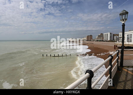 Worthing spiagge pier e negozi Foto Stock