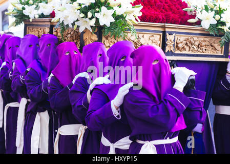 Tradizionale Settimana Santa processione. Venerdì mattina. Alcala La Real. Jaén. Andalusia. Spagna Foto Stock