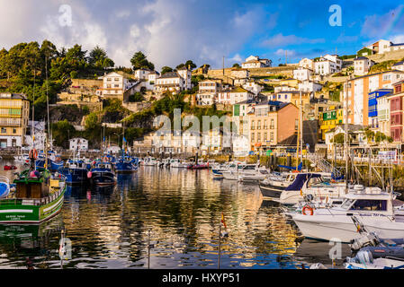 Luarca è il centro principale del comune di Valdés nel Principato delle Asturie, Spagna, Europa Foto Stock