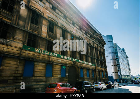 Immagine che mostra il mix di moderno e architettura classica nel centro della città di Glasgow Foto Stock