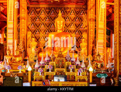 Nan, Thailandia - 2016-12-25 : Buddha all'interno della bella nel tempio buddista di Wat Suan Tan, Nan provincia. tempio, Nan provincia. Foto Stock