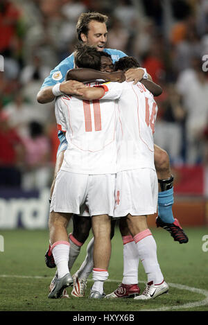 WESTERVELD VAART SNEIJDER SVEZIA V HOLLAND FARO-LOULE STADIUM FARO Portogallo 26 giugno 2004 Foto Stock