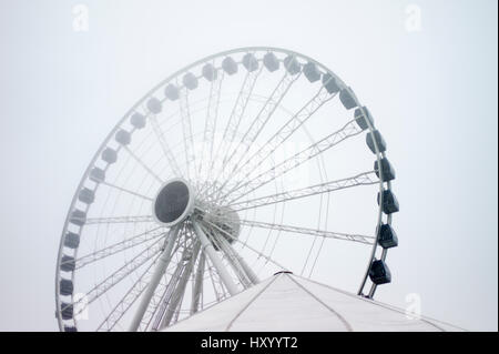 La nuova ruota Centennial ruota panoramica Ferris a Navy Pier in Chicago il lunedì, 27 Mar, 2017. Foto Stock