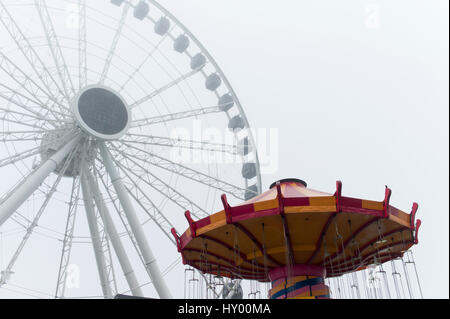 La nuova ruota Centennial ruota panoramica Ferris a Navy Pier in Chicago il lunedì, 27 Mar, 2017. Foto Stock